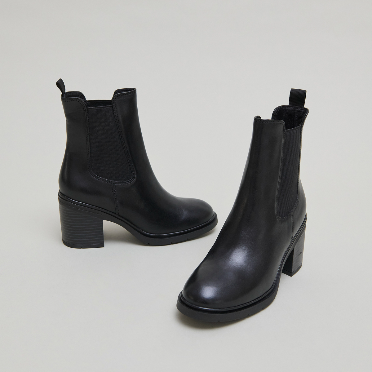 Bottines à élastiques et bouts arrondis.... in black leather | ATILA