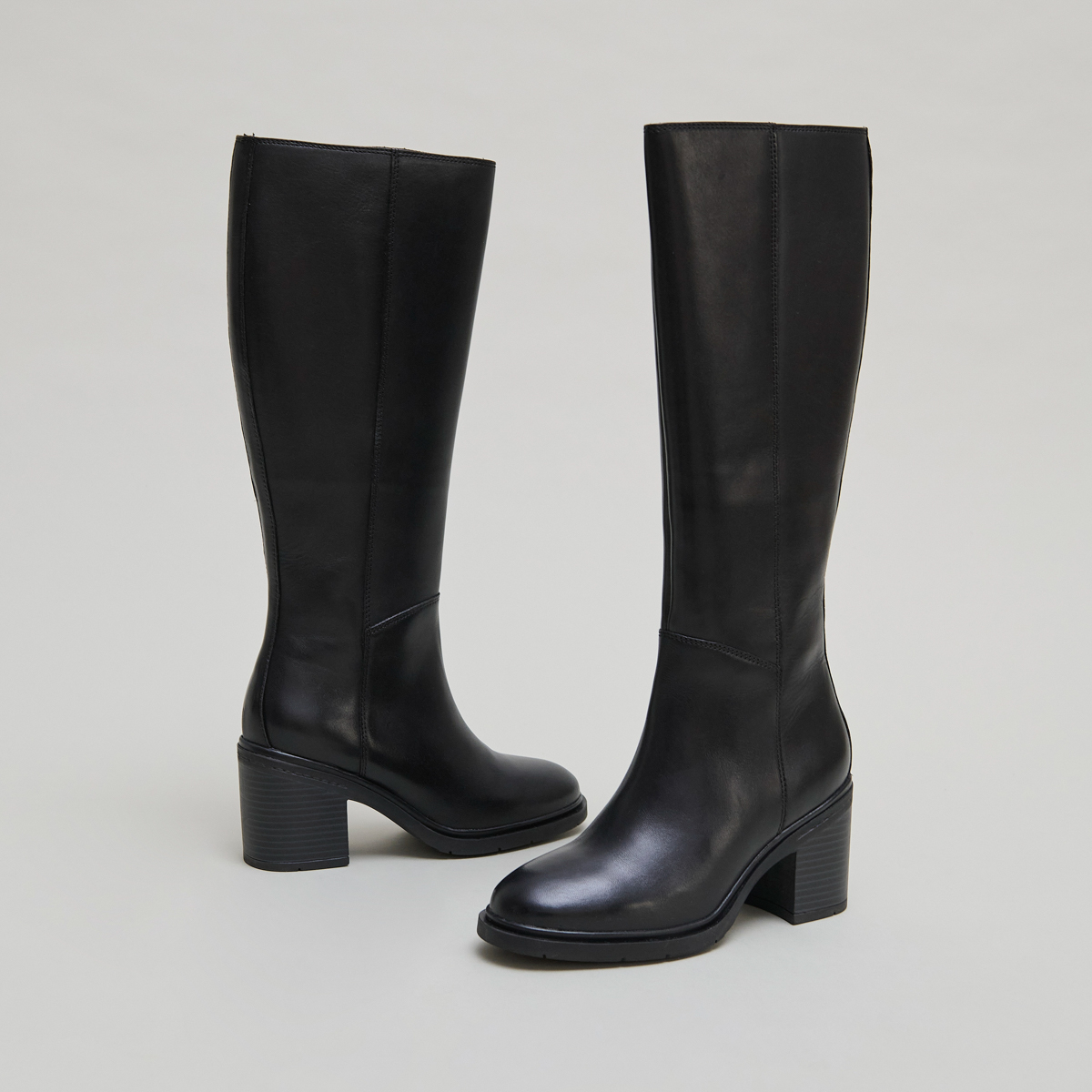 Bottes à talons et à bouts ronds in black leather | ATILUS