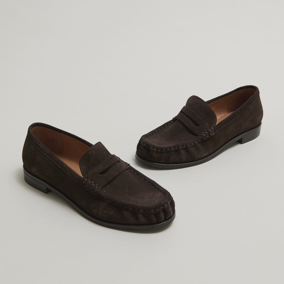 Round-toe loafers in dark brown suede | DELICE