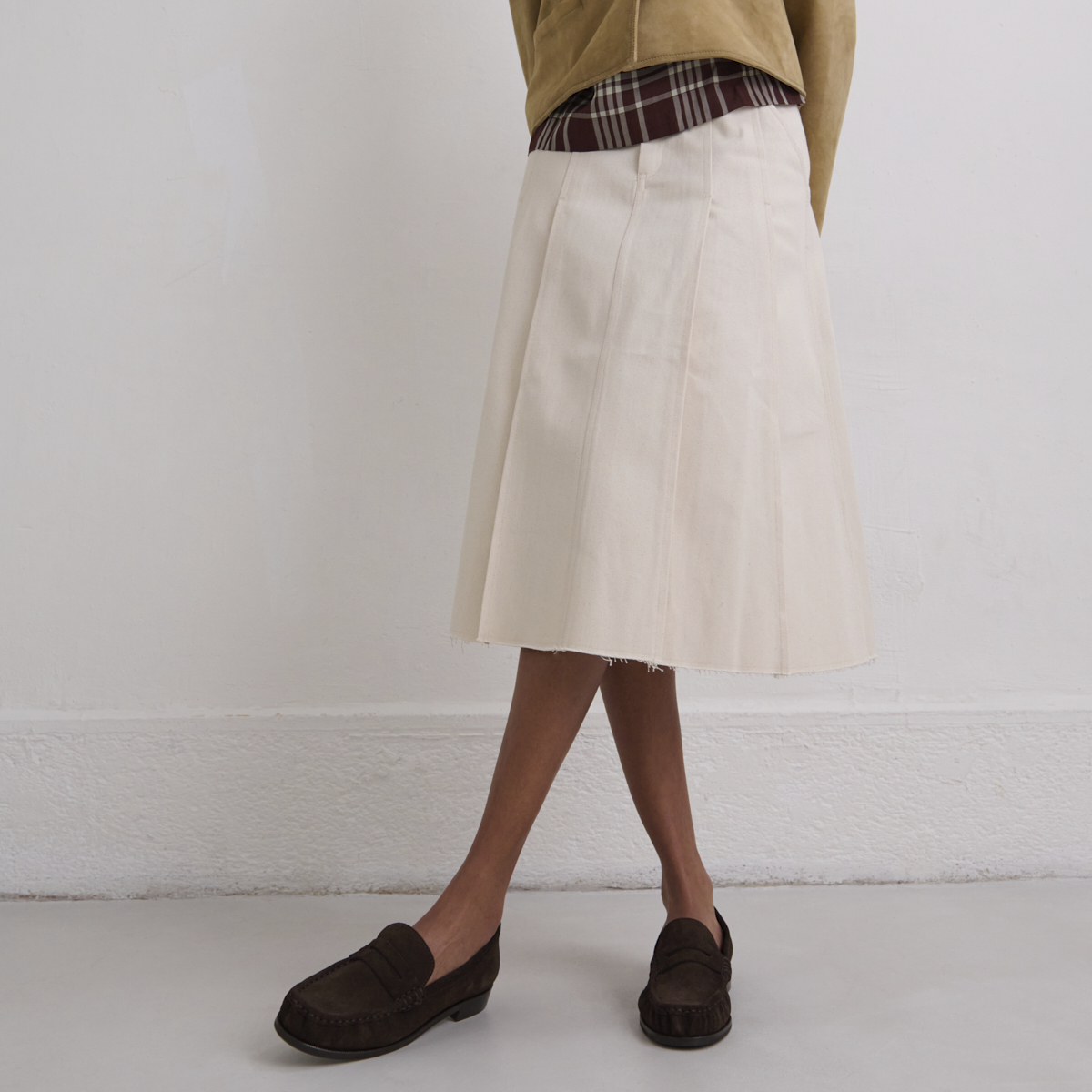 Round-toe loafers in dark brown suede | DELICE