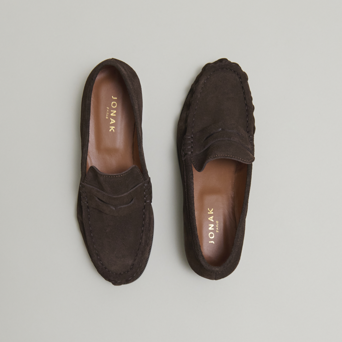 Round-toe loafers in dark brown suede | DELICE