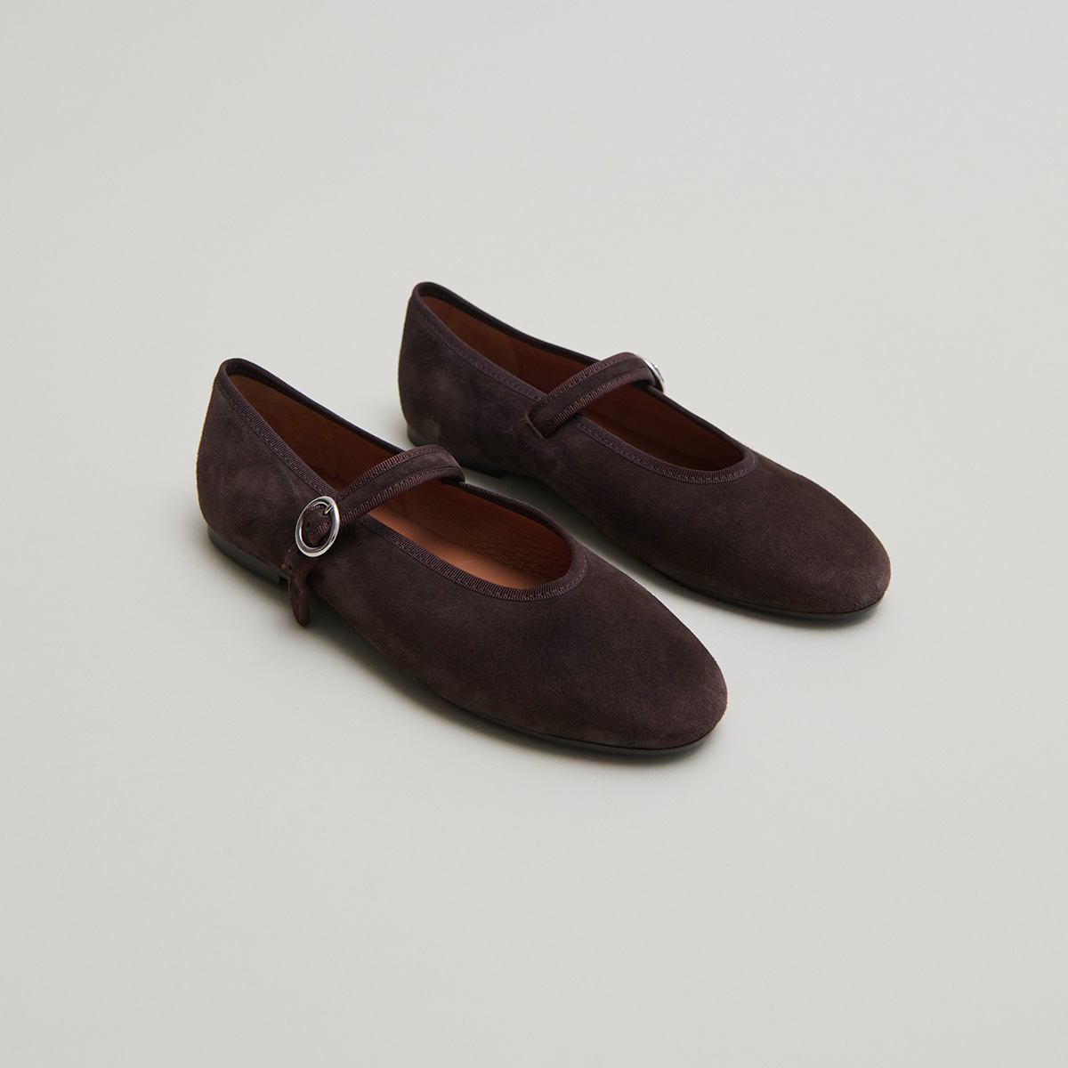 Ballet flats with straps and buckles in dark brown velvet | DEESSE