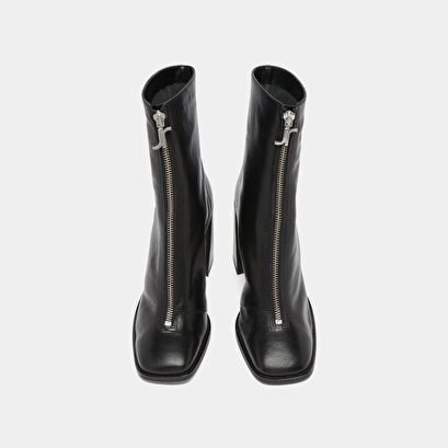 Bottines &agrave; talons et fermetures &eacute;clairs ... in black leather | vandana