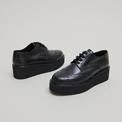 Derbies compens&eacute;es in black leather | adrielle