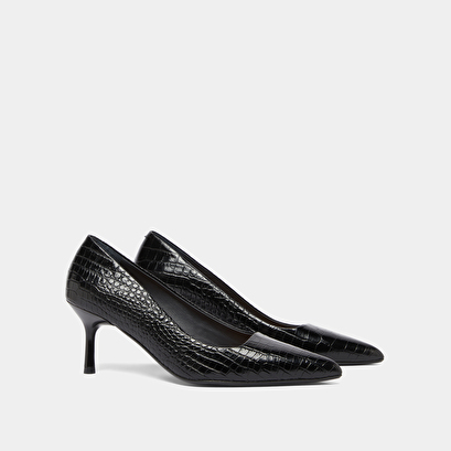 Escarpins &agrave; bouts pointus in black reptile leather | dundee