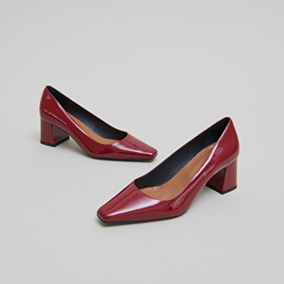 Escarpins &agrave; talons recouverts in carmine red patent | dulina