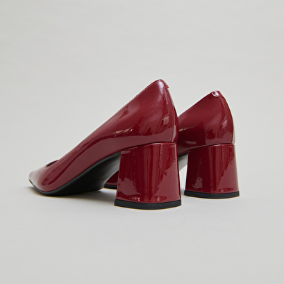 Escarpins &agrave; talons recouverts in carmine red patent | dulina