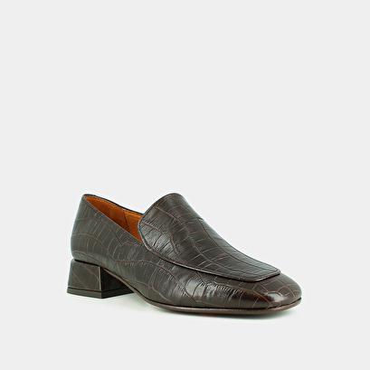 Mocassins &agrave; bouts arrondis in brown reptile leather | dynamic