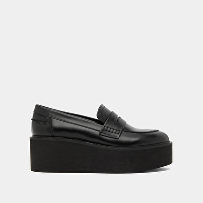 Mocassins compens&eacute;s in black leather | anja