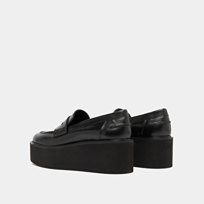 Mocassins compens&eacute;s in black leather | anja