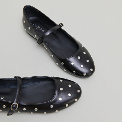 Ballet flats with straps in black leather | danaelle