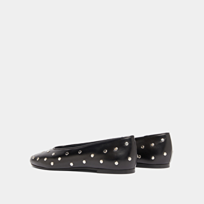 Ballet flats with silver details in black leather | dania
