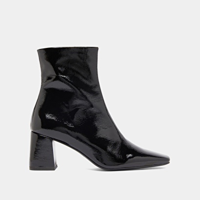 Bottines &agrave; bouts pointus in black pleated patent | dalibar