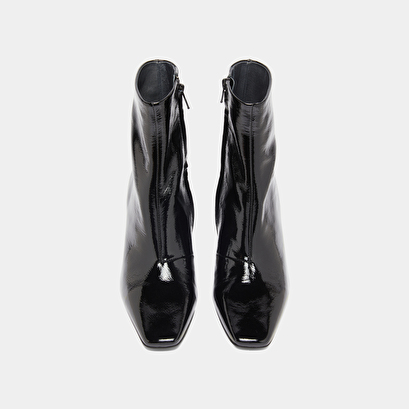 Bottines &agrave; bouts pointus in black pleated patent | dalibar