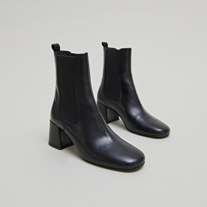 Bottines &agrave; talons et &eacute;lastiques in black leather | denon