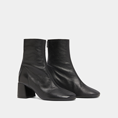 Bottines &agrave; fermetures &eacute;clairs arri&egrave;res in black grained leather | denonie