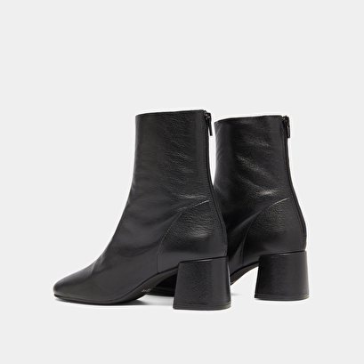 Bottines &agrave; fermetures &eacute;clairs arri&egrave;res in black grained leather | denonie