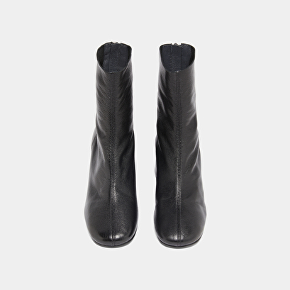 Bottines &agrave; fermetures &eacute;clairs arri&egrave;res in black grained leather | denonie
