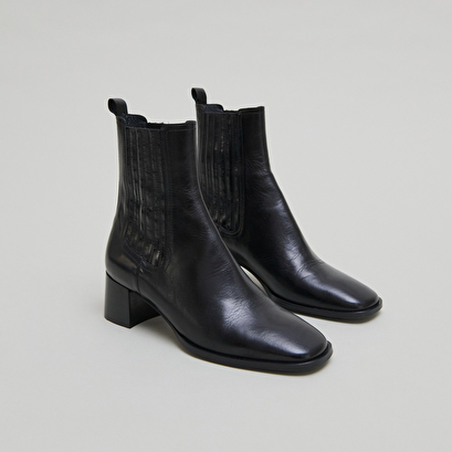 Bottines &agrave; fronces in black leather | dingo