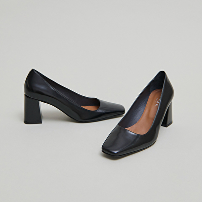 Escarpins &agrave; larges talons in black glazed leather | dodeme