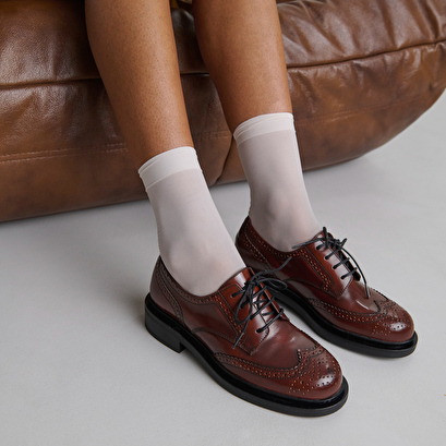 Derbies ajour&eacute;es in brown glazed leather | duermo