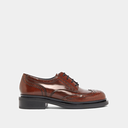 Derbies ajour&eacute;es in brown glazed leather | duermo