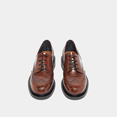 Derbies ajour&eacute;es in brown glazed leather | duermo