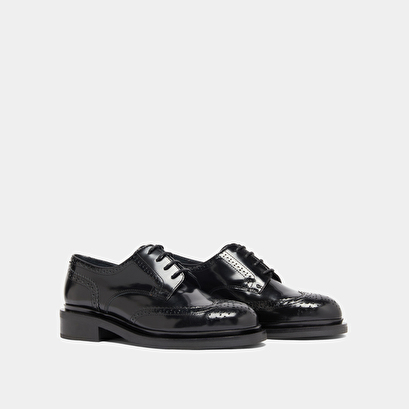 Derbies ajour&eacute;es in black glazed leather | duermo