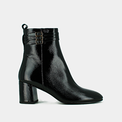 Bottines d&eacute;taill&eacute;es de boucles in black pleated patent | durano