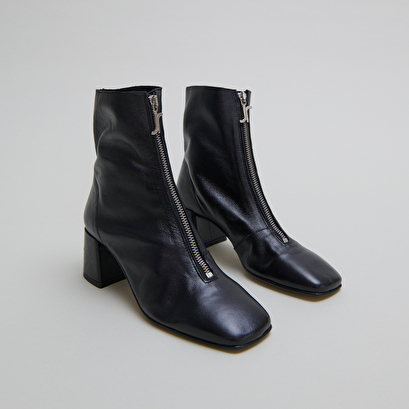 Bottines &agrave; fermetures &eacute;clairs avant in black leather | amaryllis