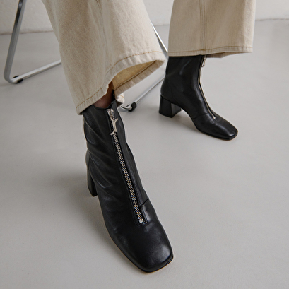 Bottines &agrave; fermetures &eacute;clairs avant in black leather | amaryllis