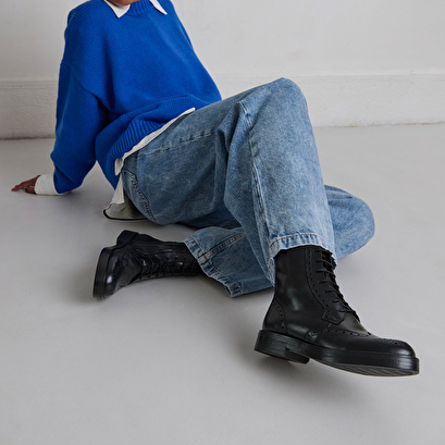 Boots &agrave; lacets in black leather | ari