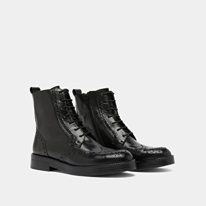 Boots &agrave; lacets in black leather | ari