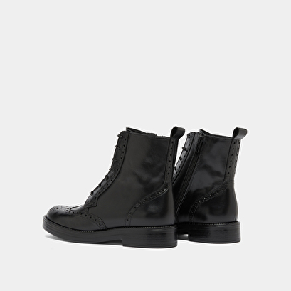 Boots &agrave; lacets in black leather | ari