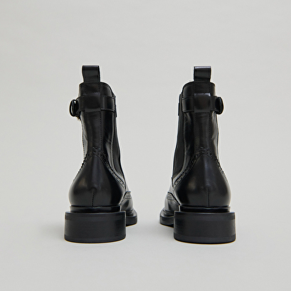 Boots &agrave; boucles in black leather | douby
