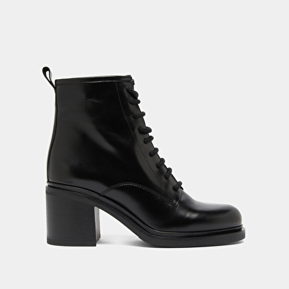 Boots &agrave; talons et &agrave; lacets in black leather | duplex