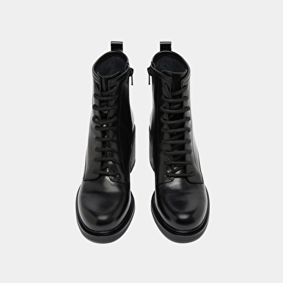 Boots &agrave; talons et &agrave; lacets in black leather | duplex