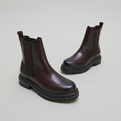 Low boots with notched and elastic soles in red-brown leather | adalard