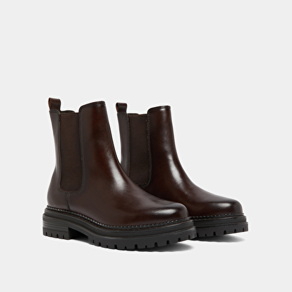 Low boots with notched and elastic soles in red-brown leather | adalard