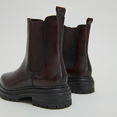 Low boots with notched and elastic soles in red-brown leather | adalard