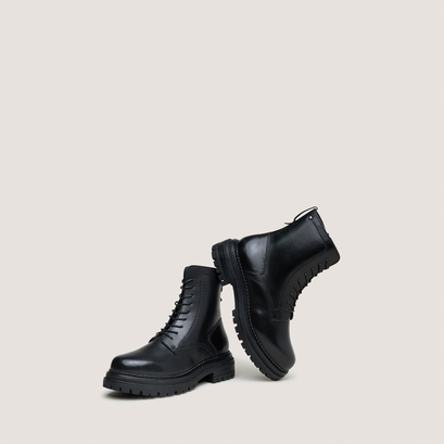 Boots &agrave; lacets et semelles crant&eacute;es in black leather | adalice