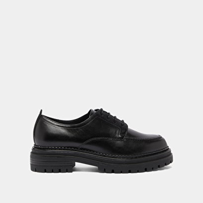 Derbies &agrave; semelles crant&eacute;es in black leather | adalou