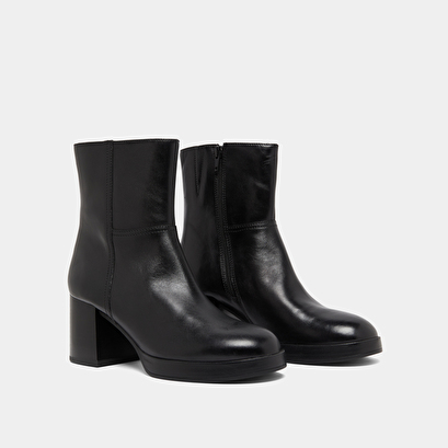 Bottines &agrave; talons flare in black leather | anelle
