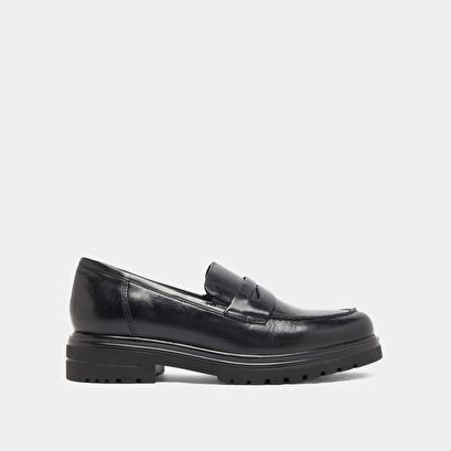 Loafers with notched soles black