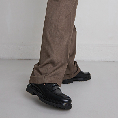 Loafers with notched soles black