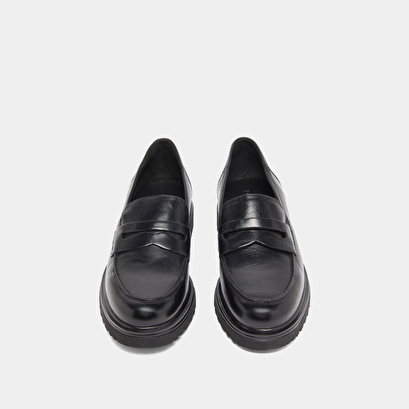 Loafers with notched soles black