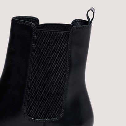 Boots à semelles crantées et bouts ronds... black