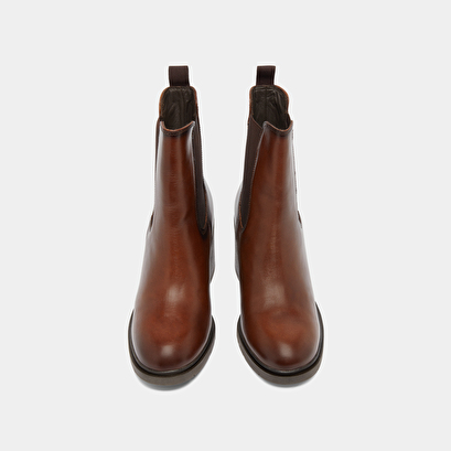 Bottines &agrave; &eacute;lastiques et bouts arrondis.... in cognac leather | atila