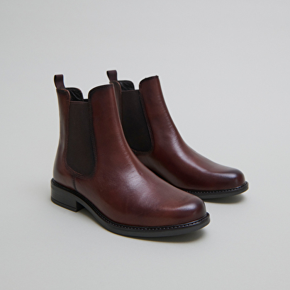 Boots &agrave; &eacute;lastiques et &agrave; bouts ronds in cognac leather | audry