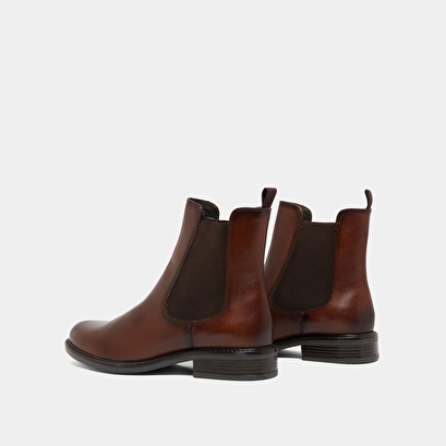 Boots &agrave; &eacute;lastiques et &agrave; bouts ronds in cognac leather | audry